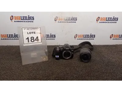 LOTE 184 - 01 CÂMERA NIKON D300 COM LENTE. (NO ESTADO) ATENÇÃO! FAZER A VISITAÇÃO ANTES DE ARREMATAR, NÃO SABEMOS SE FUNCIONA, LEILÃO NÃO TEM GARANTIA E NEM DEVOLUÇÃO, SUJEITO A POSSÍVEIS AVARIAS VISÍVEIS/OCULTAS E/OU AUSÊNCIA DE COMPONENTES