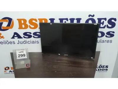 LOTE 299 - 01 TV LCD 32’’ MARCA SAMSUNG. (NO ESTADO) ATENÇÃO! FAZER A VISITAÇÃO ANTES DE ARREMATAR, NÃO SABEMOS SE FUNCIONA, LEILÃO NÃO TEM GARANTIA E NEM DEVOLUÇÃO, SUJEITO A POSSÍVEIS AVARIAS VISÍVEIS/OCULTAS E/OU AUSÊNCIA DE COMPONENTES.