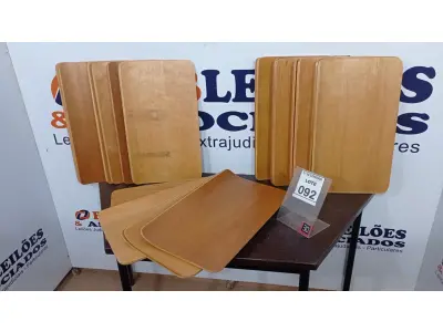 LOTE 092 - 20 PLACAS DE MADEIRA. (NO ESTADO) ATENÇÃO! FAZER A VISITAÇÃO ANTES DE ARREMATAR, NÃO SABEMOS SE FUNCIONA, LEILÃO NÃO TEM GARANTIA E NEM DEVOLUÇÃO, SUJEITO A POSSÍVEIS AVARIAS VISÍVEIS/OCULTAS E/OU AUSÊNCIA DE COMPONENTES.