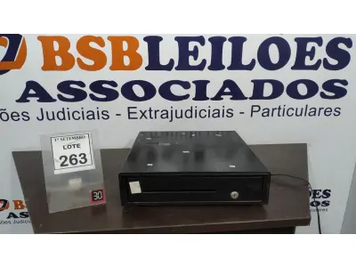 LOTE 263 - 01 GAVETA DE DINHEIRO. (NO ESTADO) ATENÇÃO! FAZER A VISITAÇÃO ANTES DE ARREMATAR, NÃO SABEMOS SE FUNCIONA, LEILÃO NÃO TEM GARANTIA E NEM DEVOLUÇÃO, SUJEITO A POSSÍVEIS AVARIAS VISÍVEIS/OCULTAS E/OU AUSÊNCIA DE COMPONENTES.