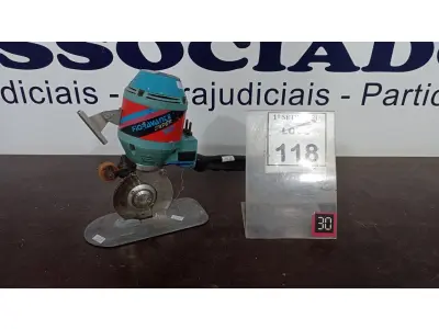 LOTE 118 - 01 MÁQUINA DE CORTAR TECIDO. (NO ESTADO) ATENÇÃO! FAZER A VISITAÇÃO ANTES DE ARREMATAR, NÃO SABEMOS SE FUNCIONA, LEILÃO NÃO TEM GARANTIA E NEM DEVOLUÇÃO, SUJEITO A POSSÍVEIS AVARIAS VISÍVEIS/OCULTAS E/OU AUSÊNCIA DE COMPONENTES.
