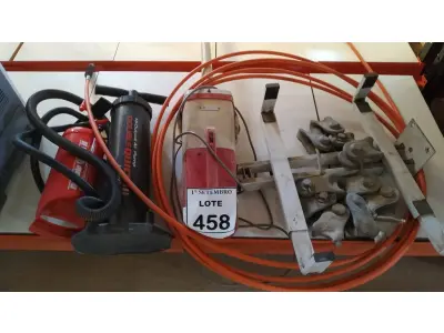 LOTE 458 - 01 ASPIRADOR DE PÓ, 02 BOMBAS PARA ENCHER COLCHÃO INFLÁVEL, 01 CABO DE COMANDO, 10 MANILHAS/SAPATILHAS PARA CABO E 01 SUPORTE PARA MICRO-ONDAS. (NO ESTADO) ATENÇÃO! FAZER A VISITAÇÃO ANTES DE ARREMATAR, NÃO SABEMOS SE FUNCIONA, LEILÃO NÃO TEM GARANTIA E NEM DEVOLUÇÃO, SUJEITO A POSSÍVEIS AVARIAS VISÍVEIS/OCULTAS E/OU AUSÊNCIA DE COMPONENTES.