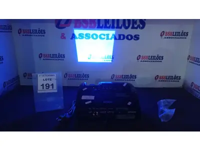 LOTE 191 - 01 PROJETOR COM CABOS MARCA EPSON. (NO ESTADO) ATENÇÃO! FAZER A VISITAÇÃO ANTES DE ARREMATAR, NÃO SABEMOS SE FUNCIONA, LEILÃO NÃO TEM GARANTIA E NEM DEVOLUÇÃO, SUJEITO A POSSÍVEIS AVARIAS VISÍVEIS/OCULTAS E/OU AUSÊNCIA DE COMPONENTES