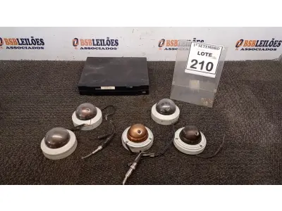 LOTE 210 - 01 DVR E 05 CÂMERAS DE MONITORAMENTO. (NO ESTADO) ATENÇÃO! FAZER A VISITAÇÃO ANTES DE ARREMATAR, NÃO SABEMOS SE FUNCIONA, LEILÃO NÃO TEM GARANTIA E NEM DEVOLUÇÃO, SUJEITO A POSSÍVEIS AVARIAS VISÍVEIS/OCULTAS E/OU AUSÊNCIA DE COMPONENTES