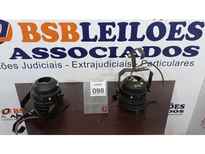 LOTE 098 - 02 REFLETORES DE PALCO. (NO ESTADO) ATENÇÃO! FAZER A VISITAÇÃO ANTES DE ARREMATAR, NÃO SABEMOS SE FUNCIONA, LEILÃO NÃO TEM GARANTIA E NEM DEVOLUÇÃO, SUJEITO A POSSÍVEIS AVARIAS VISÍVEIS/OCULTAS E/OU AUSÊNCIA DE COMPONENTES.