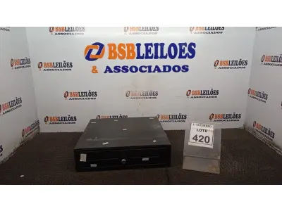 LOTE 420 - 01 GAVETA DE DINHEIRO. (NO ESTADO) ATENÇÃO! FAZER A VISITAÇÃO ANTES DE ARREMATAR, NÃO SABEMOS SE FUNCIONA, LEILÃO NÃO TEM GARANTIA E NEM DEVOLUÇÃO, SUJEITO A POSSÍVEIS AVARIAS VISÍVEIS/OCULTAS E/OU AUSÊNCIA DE COMPONENTES.