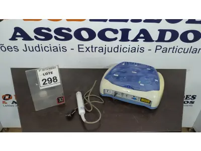 LOTE 298 - 01 APARELHO DE TERAPIA A LASER CONTÍNUA E PULSADA. (NO ESTADO) ATENÇÃO! FAZER A VISITAÇÃO ANTES DE ARREMATAR, NÃO SABEMOS SE FUNCIONA, LEILÃO NÃO TEM GARANTIA E NEM DEVOLUÇÃO, SUJEITO A POSSÍVEIS AVARIAS VISÍVEIS/OCULTAS E/OU AUSÊNCIA DE COMPONENTES.