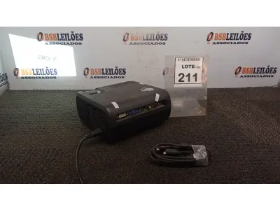 LOTE 211 - 01 PROJETOR COM CABOS MARCA ACER. (NO ESTADO) ATENÇÃO! FAZER A VISITAÇÃO ANTES DE ARREMATAR, NÃO SABEMOS SE FUNCIONA, LEILÃO NÃO TEM GARANTIA E NEM DEVOLUÇÃO, SUJEITO A POSSÍVEIS AVARIAS VISÍVEIS/OCULTAS E/OU AUSÊNCIA DE COMPONENTES