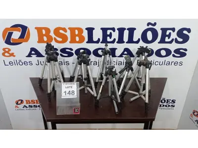 LOTE 148 - 09 TRIPÉS PARA CÂMERAS. (NO ESTADO) ATENÇÃO! FAZER A VISITAÇÃO ANTES DE ARREMATAR, NÃO SABEMOS SE FUNCIONA, LEILÃO NÃO TEM GARANTIA E NEM DEVOLUÇÃO, SUJEITO A POSSÍVEIS AVARIAS VISÍVEIS/OCULTAS E/OU AUSÊNCIA DE COMPONENTES.