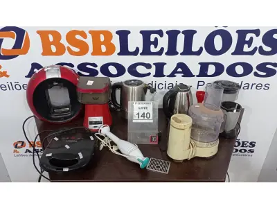 LOTE 140 - 02 GARRAFAS TÉRMICAS, 02 MOTORES DE LIQUIDIFICADOR, 01 COPO DE LIQUIDIFICADOR 01 SANDUICHEIRA, 01 CAFETEIRA, 01 MULTIPROCESSADOR E 01 MIXER. (NO ESTADO) ATENÇÃO! FAZER A VISITAÇÃO ANTES DE ARREMATAR, NÃO SABEMOS SE FUNCIONA, LEILÃO NÃO TEM GARANTIA E NEM DEVOLUÇÃO, SUJEITO A POSSÍVEIS AVARIAS VISÍVEIS/OCULTAS E/OU AUSÊNCIA DE COMPONENTES.