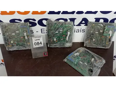 LOTE 084 - 04 PLACAS MÃE. (NO ESTADO) ATENÇÃO! FAZER A VISITAÇÃO ANTES DE ARREMATAR, NÃO SABEMOS SE FUNCIONA, LEILÃO NÃO TEM GARANTIA E NEM DEVOLUÇÃO, SUJEITO A POSSÍVEIS AVARIAS VISÍVEIS/OCULTAS E/OU AUSÊNCIA DE COMPONENTES.