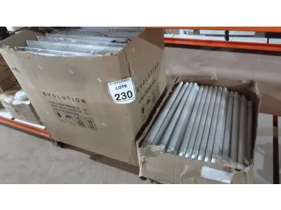 LOTE 230 - 01 LOTE COM GRANDE QUANTIDADE DE CALHAS E LÂMPADAS DE LED. (NO ESTADO) ATENÇÃO! FAZER A VISITAÇÃO ANTES DE ARREMATAR, NÃO SABEMOS SE FUNCIONA, LEILÃO NÃO TEM GARANTIA E NEM DEVOLUÇÃO, SUJEITO A POSSÍVEIS AVARIAS VISÍVEIS/OCULTAS E/OU AUSÊNCIA DE COMPONENTES