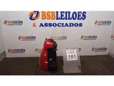 LOTE 161 - 01 CAFETEIRA. (NO ESTADO) ATENÇÃO! FAZER A VISITAÇÃO ANTES DE ARREMATAR, NÃO SABEMOS SE FUNCIONA, LEILÃO NÃO TEM GARANTIA E NEM DEVOLUÇÃO, SUJEITO A POSSÍVEIS AVARIAS VISÍVEIS/OCULTAS E/OU AUSÊNCIA DE COMPONENTES