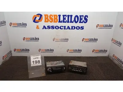 LOTE 198 - 02 APARELHOS DE SOM AUTOMOTIVO. (NO ESTADO) ATENÇÃO! FAZER A VISITAÇÃO ANTES DE ARREMATAR, NÃO SABEMOS SE FUNCIONA, LEILÃO NÃO TEM GARANTIA E NEM DEVOLUÇÃO, SUJEITO A POSSÍVEIS AVARIAS VISÍVEIS/OCULTAS E/OU AUSÊNCIA DE COMPONENTES