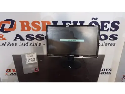 LOTE 223 - 01 MONITOR SAMSUNG. (NO ESTADO) ATENÇÃO! FAZER A VISITAÇÃO ANTES DE ARREMATAR, NÃO SABEMOS SE FUNCIONA, LEILÃO NÃO TEM GARANTIA E NEM DEVOLUÇÃO, SUJEITO A POSSÍVEIS AVARIAS VISÍVEIS/OCULTAS E/OU AUSÊNCIA DE COMPONENTES