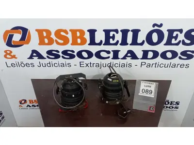 LOTE 089 - 02 REFLETORES DE PALCO. (NO ESTADO) ATENÇÃO! FAZER A VISITAÇÃO ANTES DE ARREMATAR, NÃO SABEMOS SE FUNCIONA, LEILÃO NÃO TEM GARANTIA E NEM DEVOLUÇÃO, SUJEITO A POSSÍVEIS AVARIAS VISÍVEIS/OCULTAS E/OU AUSÊNCIA DE COMPONENTES.