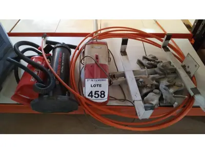 LOTE 458 - 01 ASPIRADOR DE PÓ, 02 BOMBAS PARA ENCHER COLCHÃO INFLÁVEL, 01 CABO DE COMANDO, 10 MANILHAS/SAPATILHAS PARA CABO E 01 SUPORTE PARA MICRO-ONDAS. (NO ESTADO) ATENÇÃO! FAZER A VISITAÇÃO ANTES DE ARREMATAR, NÃO SABEMOS SE FUNCIONA, LEILÃO NÃO TEM GARANTIA E NEM DEVOLUÇÃO, SUJEITO A POSSÍVEIS AVARIAS VISÍVEIS/OCULTAS E/OU AUSÊNCIA DE COMPONENTES.