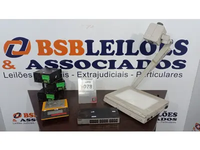 LOTE 078 - 01 RETROPROJETOR, 01 SWITCH, 03 CONVERSORES DC-DC E 01 BALANÇA DE PRECISÃO. (NO ESTADO) ATENÇÃO! FAZER A VISITAÇÃO ANTES DE ARREMATAR, NÃO SABEMOS SE FUNCIONA, LEILÃO NÃO TEM GARANTIA E NEM DEVOLUÇÃO, SUJEITO A POSSÍVEIS AVARIAS VISÍVEIS/OCULTAS E/OU AUSÊNCIA DE COMPONENTES.