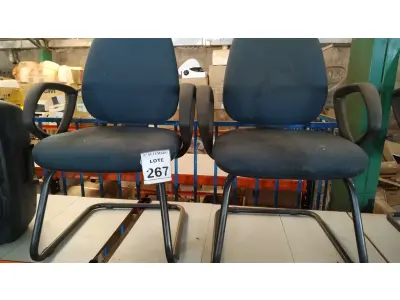 LOTE 267 - 02 CADEIRAS EXECUTIVAS COM PÉS FIXOS. (NO ESTADO) ATENÇÃO! FAZER A VISITAÇÃO ANTES DE ARREMATAR, NÃO SABEMOS SE FUNCIONA, LEILÃO NÃO TEM GARANTIA E NEM DEVOLUÇÃO, SUJEITO A POSSÍVEIS AVARIAS VISÍVEIS/OCULTAS E/OU AUSÊNCIA DE COMPONENTES.