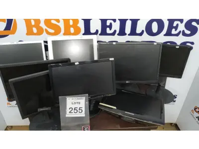 LOTE 255 - 08 MONITORES DE MARCAS E MODELOS DIVERSOS. (NO ESTADO) ATENÇÃO! FAZER A VISITAÇÃO ANTES DE ARREMATAR, NÃO SABEMOS SE FUNCIONA, LEILÃO NÃO TEM GARANTIA E NEM DEVOLUÇÃO, SUJEITO A POSSÍVEIS AVARIAS VISÍVEIS/OCULTAS E/OU AUSÊNCIA DE COMPONENTES