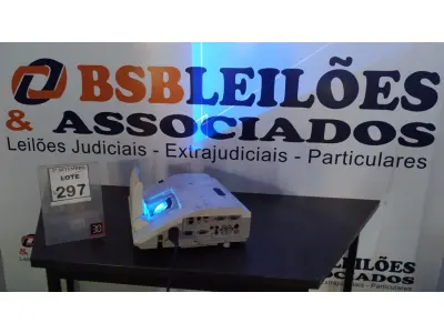 LOTE 297 - 01 PROJETOR HITACHI MODELO CP-AW2519N. (NO ESTADO) ATENÇÃO! FAZER A VISITAÇÃO ANTES DE ARREMATAR, NÃO SABEMOS SE FUNCIONA, LEILÃO NÃO TEM GARANTIA E NEM DEVOLUÇÃO, SUJEITO A POSSÍVEIS AVARIAS VISÍVEIS/OCULTAS E/OU AUSÊNCIA DE COMPONENTES.