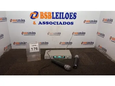 LOTE 176 - 01 RECEPTOR E MICROFONE E 02 MICROFONES. (NO ESTADO) ATENÇÃO! FAZER A VISITAÇÃO ANTES DE ARREMATAR, NÃO SABEMOS SE FUNCIONA, LEILÃO NÃO TEM GARANTIA E NEM DEVOLUÇÃO, SUJEITO A POSSÍVEIS AVARIAS VISÍVEIS/OCULTAS E/OU AUSÊNCIA DE COMPONENTES