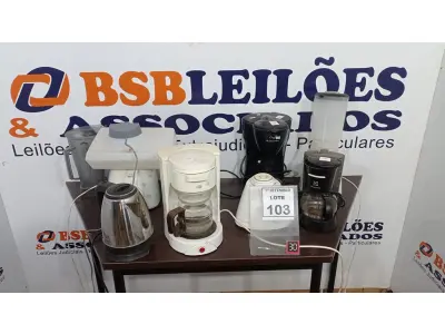LOTE 103 - 03 CAFETEIRAS, 01 GARRAFA TÉRMICA, 01 VAPORIZADOR, 04 BASES DE LIQUIDIFICADOR COM 02 COPOS. (NO ESTADO) ATENÇÃO! FAZER A VISITAÇÃO ANTES DE ARREMATAR, NÃO SABEMOS SE FUNCIONA, LEILÃO NÃO TEM GARANTIA E NEM DEVOLUÇÃO, SUJEITO A POSSÍVEIS AVARIAS VISÍVEIS/OCULTAS E/OU AUSÊNCIA DE COMPONENTES.