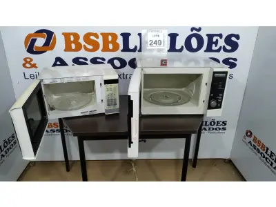 LOTE 249 - 02 MICRO-ONDAS. (NO ESTADO) ATENÇÃO! FAZER A VISITAÇÃO ANTES DE ARREMATAR, NÃO SABEMOS SE FUNCIONA, LEILÃO NÃO TEM GARANTIA E NEM DEVOLUÇÃO, SUJEITO A POSSÍVEIS AVARIAS VISÍVEIS/OCULTAS E/OU AUSÊNCIA DE COMPONENTES