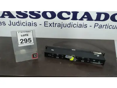 LOTE 295 - 01 COMPRESSOR DE ÁUDIO MARCA ALESIS 3630. (NO ESTADO) ATENÇÃO! FAZER A VISITAÇÃO ANTES DE ARREMATAR, NÃO SABEMOS SE FUNCIONA, LEILÃO NÃO TEM GARANTIA E NEM DEVOLUÇÃO, SUJEITO A POSSÍVEIS AVARIAS VISÍVEIS/OCULTAS E/OU AUSÊNCIA DE COMPONENTES.