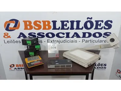 LOTE 078 - 01 RETROPROJETOR, 01 SWITCH, 03 CONVERSORES DC-DC E 01 BALANÇA DE PRECISÃO. (NO ESTADO) ATENÇÃO! FAZER A VISITAÇÃO ANTES DE ARREMATAR, NÃO SABEMOS SE FUNCIONA, LEILÃO NÃO TEM GARANTIA E NEM DEVOLUÇÃO, SUJEITO A POSSÍVEIS AVARIAS VISÍVEIS/OCULTAS E/OU AUSÊNCIA DE COMPONENTES.