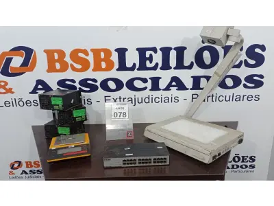 LOTE 078 - 01 RETROPROJETOR, 01 SWITCH, 03 CONVERSORES DC-DC E 01 BALANÇA DE PRECISÃO. (NO ESTADO) ATENÇÃO! FAZER A VISITAÇÃO ANTES DE ARREMATAR, NÃO SABEMOS SE FUNCIONA, LEILÃO NÃO TEM GARANTIA E NEM DEVOLUÇÃO, SUJEITO A POSSÍVEIS AVARIAS VISÍVEIS/OCULTAS E/OU AUSÊNCIA DE COMPONENTES.