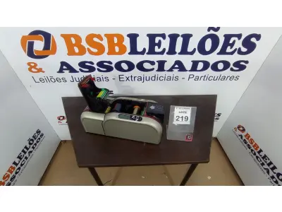 LOTE 219 - 01 IMPRESSORA DE CRACHÁ. (NO ESTADO) ATENÇÃO! FAZER A VISITAÇÃO ANTES DE ARREMATAR, NÃO SABEMOS SE FUNCIONA, LEILÃO NÃO TEM GARANTIA E NEM DEVOLUÇÃO, SUJEITO A POSSÍVEIS AVARIAS VISÍVEIS/OCULTAS E/OU AUSÊNCIA DE COMPONENTES.