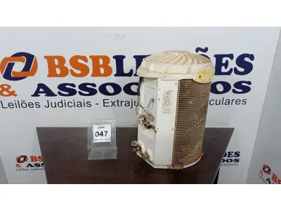 LOTE 047 - 01 CONDENSADORA SPRINGER 12.000BTUS. (NO ESTADO EM QUE SE ENCONTRA. SUJEITO A AVARIAS OCULTAS/VISÍVEIS.)