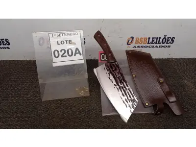 LOTE 020 - 01 CUTELO IMPORTADA AÇO INOXIDÁVEL CABO EM MADEIRA FULL TANG BAINHA DE NAPA TAMANHO TOTAL 30CM PESO 318G JÁ AFIADA. (NO ESTADO) ATENÇÃO! FAZER A VISITAÇÃO ANTES DE ARREMATAR, NÃO SABEMOS SE FUNCIONA, LEILÃO NÃO TEM GARANTIA E NEM DEVOLUÇÃO, SUJEITO A POSSÍVEIS AVARIAS VISÍVEIS/OCULTAS E/OU AUSÊNCIA DE COMPONENTES.