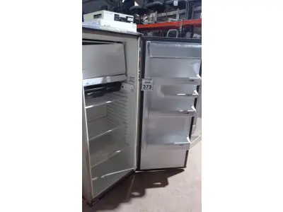 LOTE 373 - 01 GELADEIRA MARCA CONSUL 220V. (NO ESTADO) ATENÇÃO! FAZER A VISITAÇÃO ANTES DE ARREMATAR, NÃO SABEMOS SE FUNCIONA, LEILÃO NÃO TEM GARANTIA E NEM DEVOLUÇÃO, SUJEITO A POSSÍVEIS AVARIAS VISÍVEIS/OCULTAS E/OU AUSÊNCIA DE COMPONENTES.