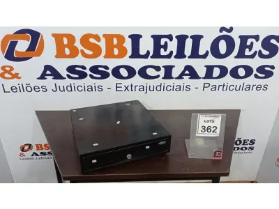 LOTE 362 - 01 GAVETA DE DINHEIRO. (NO ESTADO) ATENÇÃO! FAZER A VISITAÇÃO ANTES DE ARREMATAR, NÃO SABEMOS SE FUNCIONA, LEILÃO NÃO TEM GARANTIA E NEM DEVOLUÇÃO, SUJEITO A POSSÍVEIS AVARIAS VISÍVEIS/OCULTAS E/OU AUSÊNCIA DE COMPONENTES.