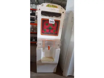 LOTE 345 - 01 MÁQUINA DE FAZER SUCO DE LARANJA. (NO ESTADO) ATENÇÃO! FAZER A VISITAÇÃO ANTES DE ARREMATAR, NÃO SABEMOS SE FUNCIONA, LEILÃO NÃO TEM GARANTIA E NEM DEVOLUÇÃO, SUJEITO A POSSÍVEIS AVARIAS VISÍVEIS/OCULTAS E/OU AUSÊNCIA DE COMPONENTES.