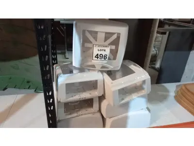 LOTE 496 - 08 DISPENSES DE PAPEL. (NO ESTADO) ATENÇÃO! FAZER A VISITAÇÃO ANTES DE ARREMATAR, NÃO SABEMOS SE FUNCIONA. LEILÃO NÃO TEM GARANTIA E NEM DEVOLUÇÃO, SUJEITO A POSSÍVEIS AVARIAS VISÍVEIS/OCULTAS E/OU AUSÊNCIA DE COMPONENTES.