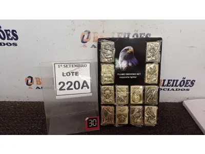 LOTE 220 - 01 KIT COM 12 ISQUEIRO TIPO ZIPPO PERSONALIZADOS. (NO ESTADO) ATENÇÃO! FAZER A VISITAÇÃO ANTES DE ARREMATAR, NÃO SABEMOS SE FUNCIONA, LEILÃO NÃO TEM GARANTIA E NEM DEVOLUÇÃO, SUJEITO A POSSÍVEIS AVARIAS VISÍVEIS/OCULTAS E/OU AUSÊNCIA DE COMPONENTES.