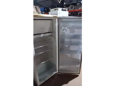 LOTE 374 - 01 GELADEIRA MARCA ELECTROLUX 220V. (NO ESTADO) ATENÇÃO! FAZER A VISITAÇÃO ANTES DE ARREMATAR, NÃO SABEMOS SE FUNCIONA, LEILÃO NÃO TEM GARANTIA E NEM DEVOLUÇÃO, SUJEITO A POSSÍVEIS AVARIAS VISÍVEIS/OCULTAS E/OU AUSÊNCIA DE COMPONENTES.