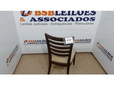LOTE 117 - 01 CADEIRA DE JANTAR. (NO ESTADO EM QUE SE ENCONTRA. SUJEITO A AVARIAS OCULTAS/VISÍVEIS.) AU2145K