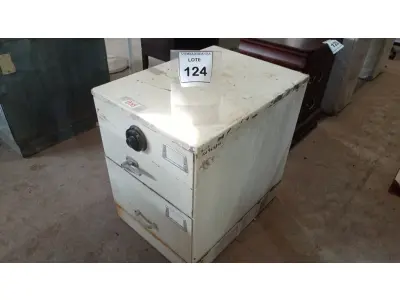 LOTE 124 - 01 COFRE. (NO ESTADO EM QUE SE ENCONTRA. SUJEITO A AVARIAS OCULTAS/VISÍVEIS.) BH1466B
