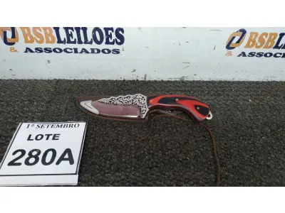 LOTE 280 - 01 FACA IMPORTADA 20CM FULL TANG CABO EM MADEIRA BAINHA DE NAPA. (NO ESTADO) ATENÇÃO! FAZER A VISITAÇÃO ANTES DE ARREMATAR, NÃO SABEMOS SE FUNCIONA. LEILÃO NÃO TEM GARANTIA E NEM DEVOLUÇÃO, SUJEITO A POSSÍVEIS AVARIAS VISÍVEIS/OCULTAS E/OU AUSÊNCIA DE COMPONENTES.