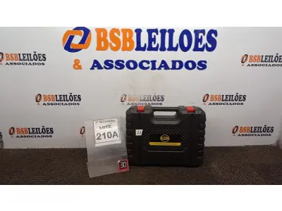 LOTE 210 - 01 PARAFUSADEIRA 36V DUAS BATERIAS COM MALETA E BITS. (NO ESTADO) ATENÇÃO! FAZER A VISITAÇÃO ANTES DE ARREMATAR, NÃO SABEMOS SE FUNCIONA, LEILÃO NÃO TEM GARANTIA E NEM DEVOLUÇÃO, SUJEITO A POSSÍVEIS AVARIAS VISÍVEIS/OCULTAS E/OU AUSÊNCIA DE COMPONENTES.