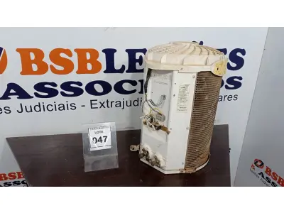 LOTE 047 - 01 CONDENSADORA SPRINGER 12.000BTUS. (NO ESTADO EM QUE SE ENCONTRA. SUJEITO A AVARIAS OCULTAS/VISÍVEIS.)