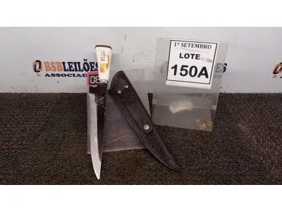 LOTE 150 - 01 FACA ARTESANAL  JUSTICEIRO AÇO CARBONO E CABO DE MADEIRA 39CM. (NO ESTADO) ATENÇÃO! FAZER A VISITAÇÃO ANTES DE ARREMATAR, NÃO SABEMOS SE FUNCIONA, LEILÃO NÃO TEM GARANTIA E NEM DEVOLUÇÃO, SUJEITO A POSSÍVEIS AVARIAS VISÍVEIS/OCULTAS E/OU AUSÊNCIA DE COMPONENTES.