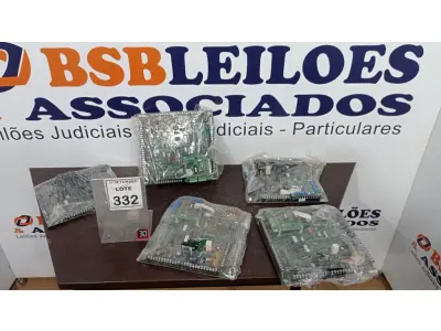 LOTE 332 - 05 PLACAS MÃE. (NO ESTADO) ATENÇÃO! FAZER A VISITAÇÃO ANTES DE ARREMATAR, NÃO SABEMOS SE FUNCIONA, LEILÃO NÃO TEM GARANTIA E NEM DEVOLUÇÃO, SUJEITO A POSSÍVEIS AVARIAS VISÍVEIS/OCULTAS E/OU AUSÊNCIA DE COMPONENTES.