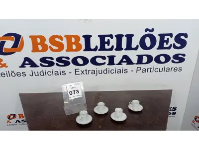 LOTE 073 - 04 XÍCARAS COM 04 PIRES. (NO ESTADO EM QUE SE ENCONTRA. SUJEITO A AVARIAS OCULTAS/VISÍVEIS.)