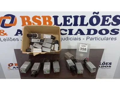 LOTE 358 - 01 LOTE COM GRANDE QUANTIDADE DE CÂMERAS DE MONITORAMENTO DE MARCAS E MODELOS VARIADOS (NO ESTADO) ATENÇÃO! FAZER A VISITAÇÃO ANTES DE ARREMATAR, NÃO SABEMOS SE FUNCIONA, LEILÃO NÃO TEM GARANTIA E NEM DEVOLUÇÃO, SUJEITO A POSSÍVEIS AVARIAS VISÍVEIS/OCULTAS E/OU AUSÊNCIA DE COMPONENTES.