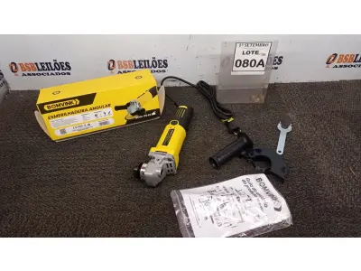 LOTE 080 - 01 ESMERILHADEIRA ANGULAR 220V 710W ACESSÓRIOS 1CHAVE 1 PROTETOR 1MANOPLA. (NO ESTADO) ATENÇÃO! FAZER A VISITAÇÃO ANTES DE ARREMATAR, NÃO SABEMOS SE FUNCIONA, LEILÃO NÃO TEM GARANTIA E NEM DEVOLUÇÃO, SUJEITO A POSSÍVEIS AVARIAS VISÍVEIS/OCULTAS E/OU AUSÊNCIA DE COMPONENTES.
